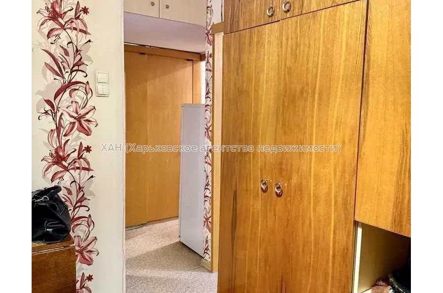 Продам квартиру, Соборности Украины ул. , 215 , 2 кім., 49 м², косметический ремонт 