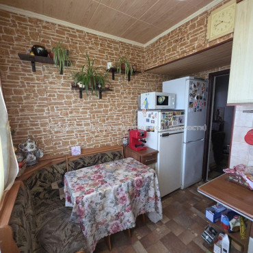 Продам квартиру, Гвардейцев Широнинцев ул. , 113 , 3 кім., 65 м², косметический ремонт 