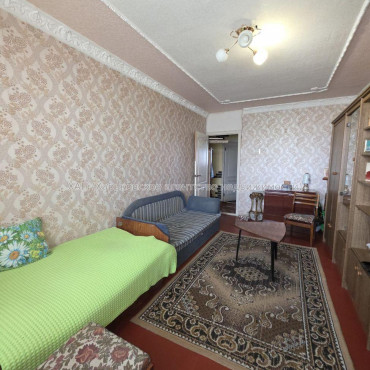 Продам квартиру, Гвардейцев Широнинцев ул. , 113 , 3 кім., 65 м², косметический ремонт 