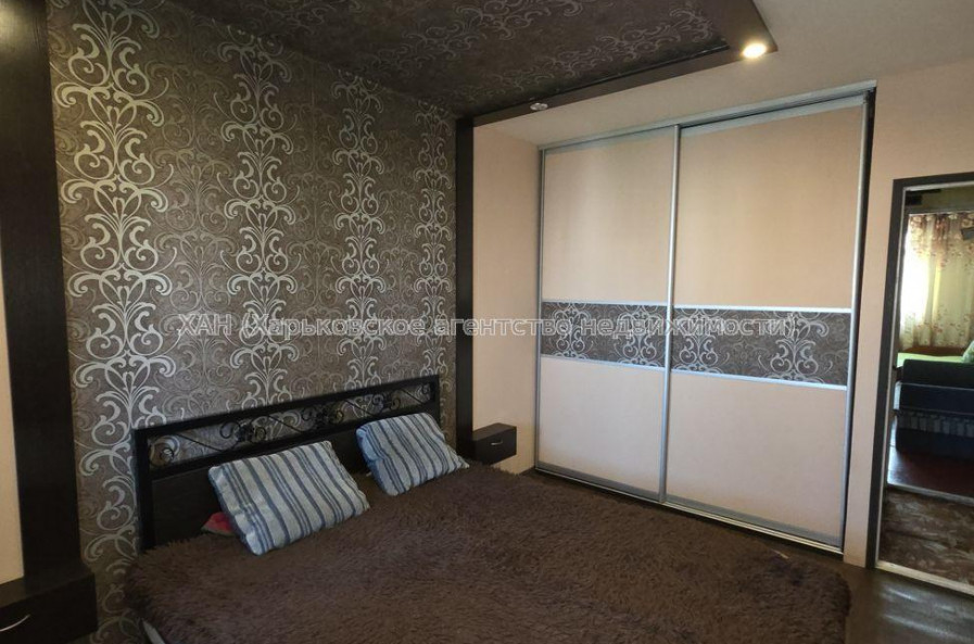 Продам квартиру, Гвардейцев Широнинцев ул. , 113 , 3 кім., 65 м², косметический ремонт 