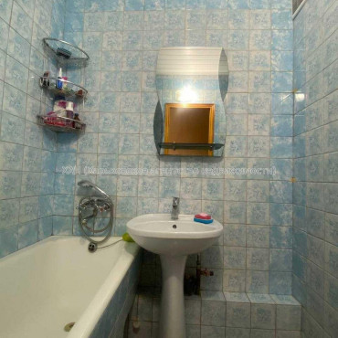 Продам квартиру, Натальи Ужвий ул. , 80 , 3  ком., 71.20 м², косметический ремонт 