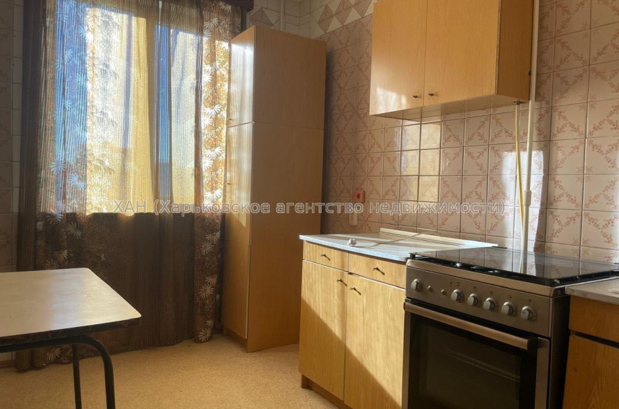 Продам квартиру, Натальи Ужвий ул. , 80 , 3  ком., 71.20 м², косметический ремонт 