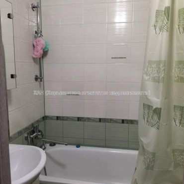 Продам квартиру, Метростроителей ул. , 11 , 2 кім., 55.60 м², капитальный ремонт 