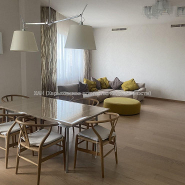 Продам квартиру, Ляпунова ул. , 1  ком., 135 м², авторский дизайн 