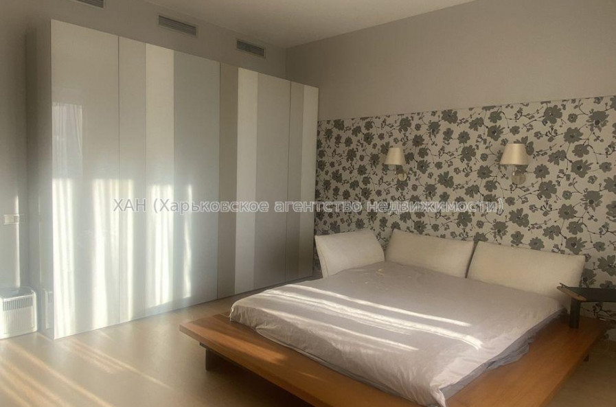 Продам квартиру, Ляпунова ул. , 3 кім., 135 м², авторский дизайн 
