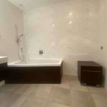 Продам квартиру, Ляпунова ул. , 1  ком., 135 м², авторский дизайн 