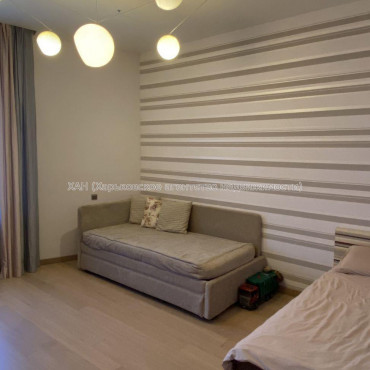 Продам квартиру, Ляпунова ул. , 1  ком., 135 м², авторский дизайн 