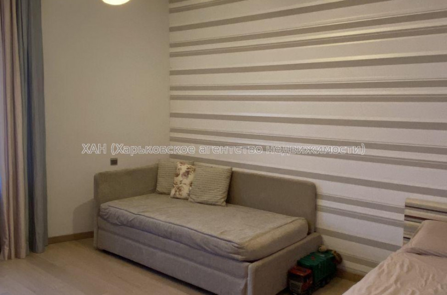 Продам квартиру, Ляпунова ул. , 1  ком., 135 м², авторский дизайн 