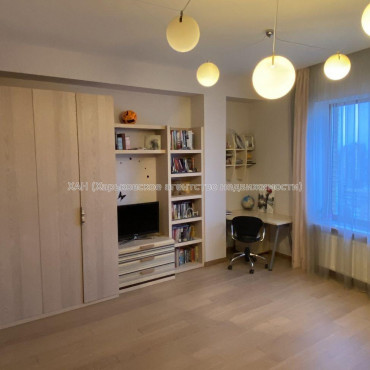 Продам квартиру, Ляпунова ул. , 1  ком., 135 м², авторский дизайн 