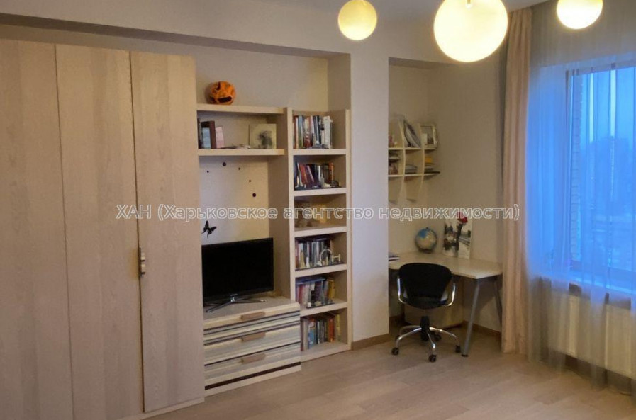 Продам квартиру, Ляпунова ул. , 1  ком., 135 м², авторский дизайн 