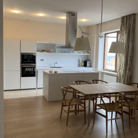 Продам квартиру, Ляпунова ул. , 3  ком., 135 м², авторский дизайн