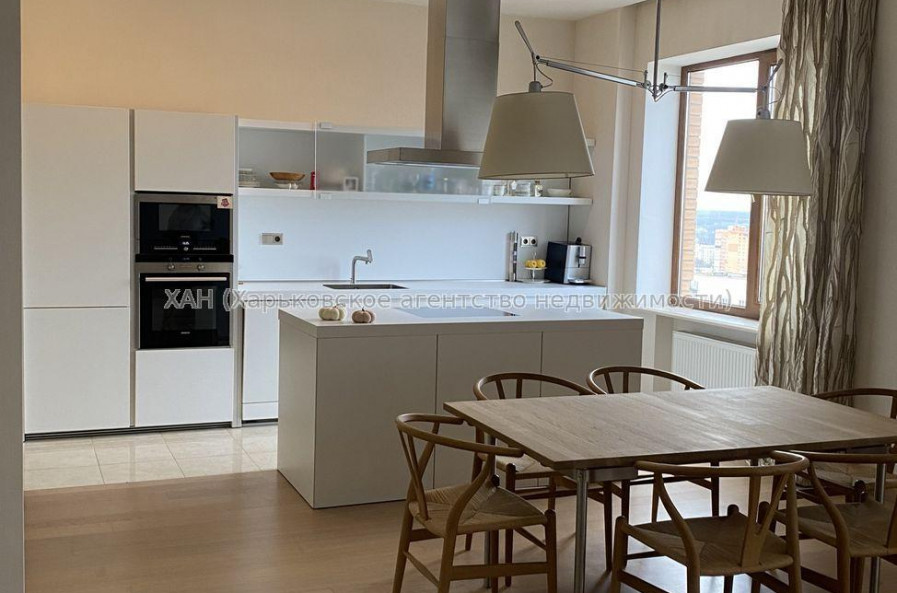 Продам квартиру, Ляпунова ул. , 1  ком., 135 м², авторский дизайн 