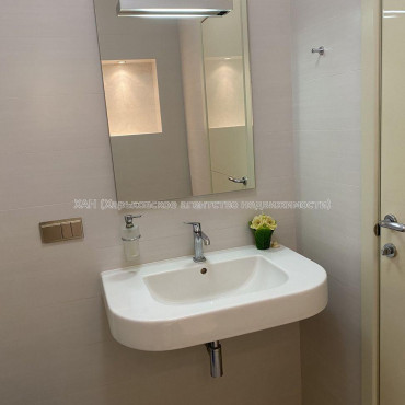 Продам квартиру, Ляпунова ул. , 3 кім., 135 м², авторский дизайн 