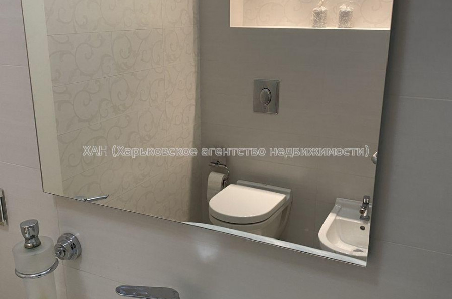 Продам квартиру, Ляпунова ул. , 3 кім., 135 м², авторский дизайн 