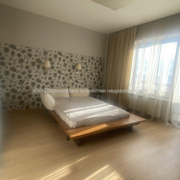 Продам квартиру, Ляпунова ул. , 3 кім., 135 м², авторский дизайн 