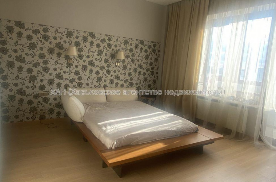 Продам квартиру, Ляпунова ул. , 3 кім., 135 м², авторский дизайн 