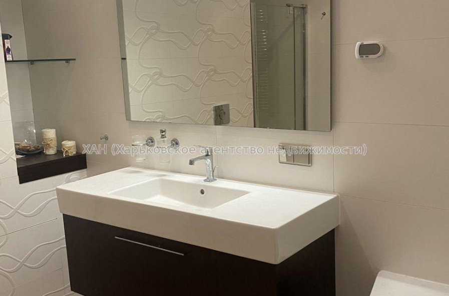 Продам квартиру, Ляпунова ул. , 1  ком., 135 м², авторский дизайн 