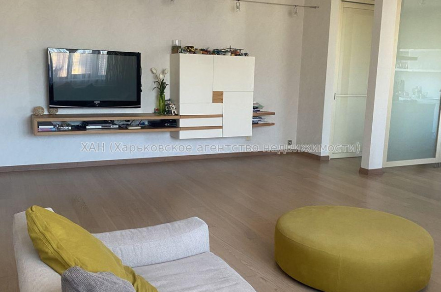 Продам квартиру, Ляпунова ул. , 1  ком., 135 м², авторский дизайн 