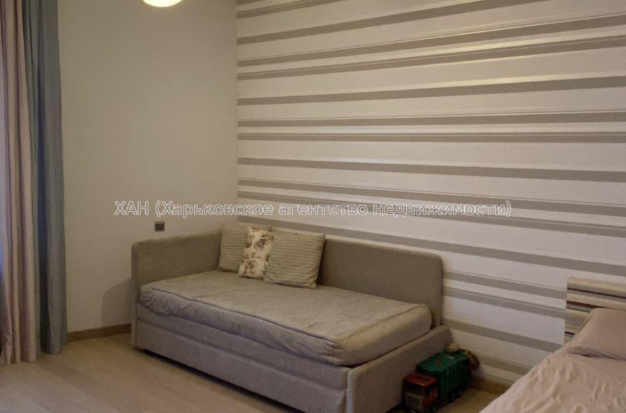 Продам квартиру, Ляпунова ул. , 3 кім., 135 м², авторский дизайн 
