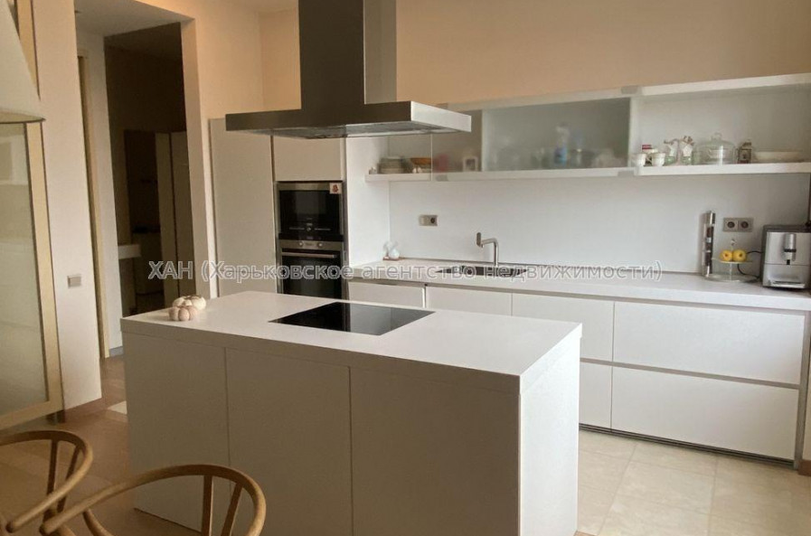 Продам квартиру, Ляпунова ул. , 3 кім., 135 м², авторский дизайн 