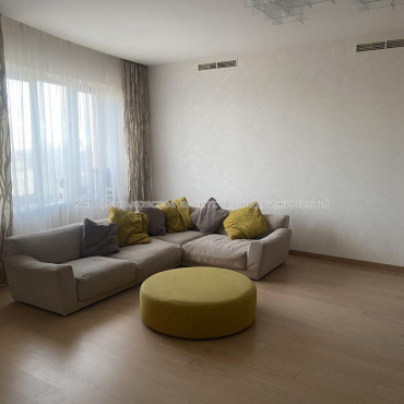 Продам квартиру, Ляпунова ул. , 1  ком., 135 м², авторский дизайн 