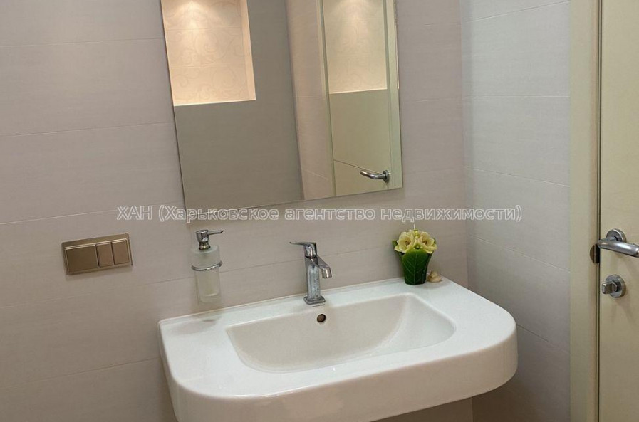 Продам квартиру, Ляпунова ул. , 1  ком., 135 м², авторский дизайн 