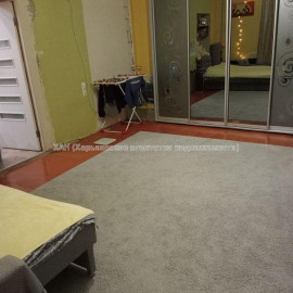 Продам квартиру, Михаила Комарова ул. , 4  ком., 96 м², советский ремонт