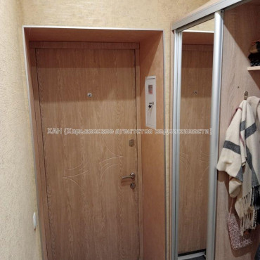 Продам квартиру, Михаила Комарова ул. , 4  ком., 96 м², советский ремонт 