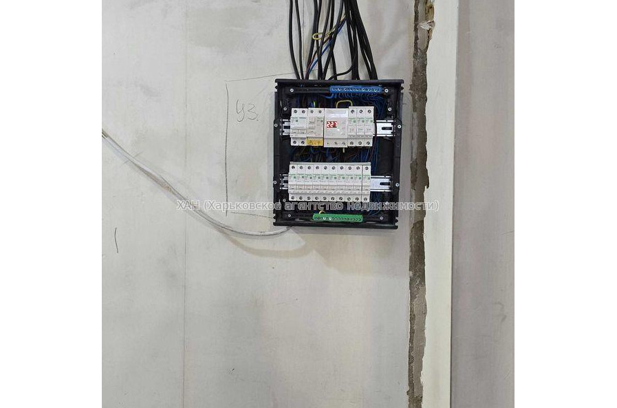 Продам квартиру, Гвардейцев Широнинцев ул. , 3 кім., 67 м², без отделочных работ 