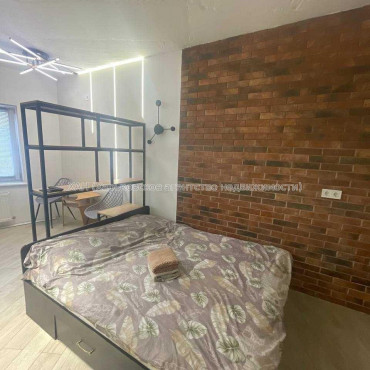 Сдам квартиру, Хмельницкого Богдана ул. , 1  ком., 33 м², авторский дизайн 