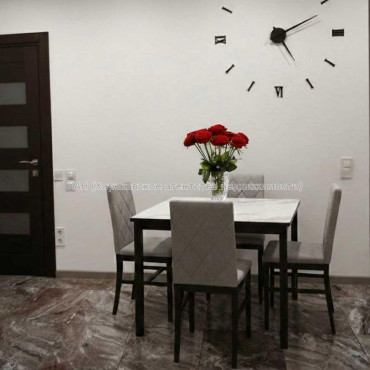 Продам квартиру, Пискуновский пер. , 3  ком., 82 м², авторский дизайн 