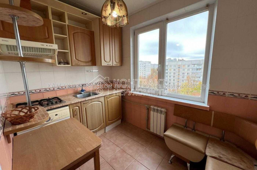 Продам квартиру, Бучмы ул. , 20 , 2 кім., 45 м², косметический ремонт 