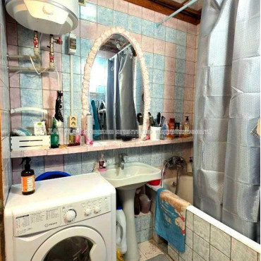 Продам квартиру, Натальи Ужвий ул. , 90 , 2  ком., 50 м², косметический ремонт 