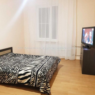 Продам квартиру, Александровский просп. , 2 кім., 65 м², капитальный ремонт 