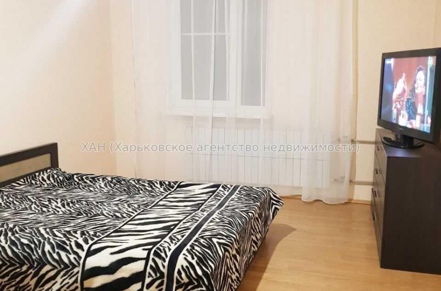 Продам квартиру, Александровский просп. , 2 кім., 65 м², капитальный ремонт 