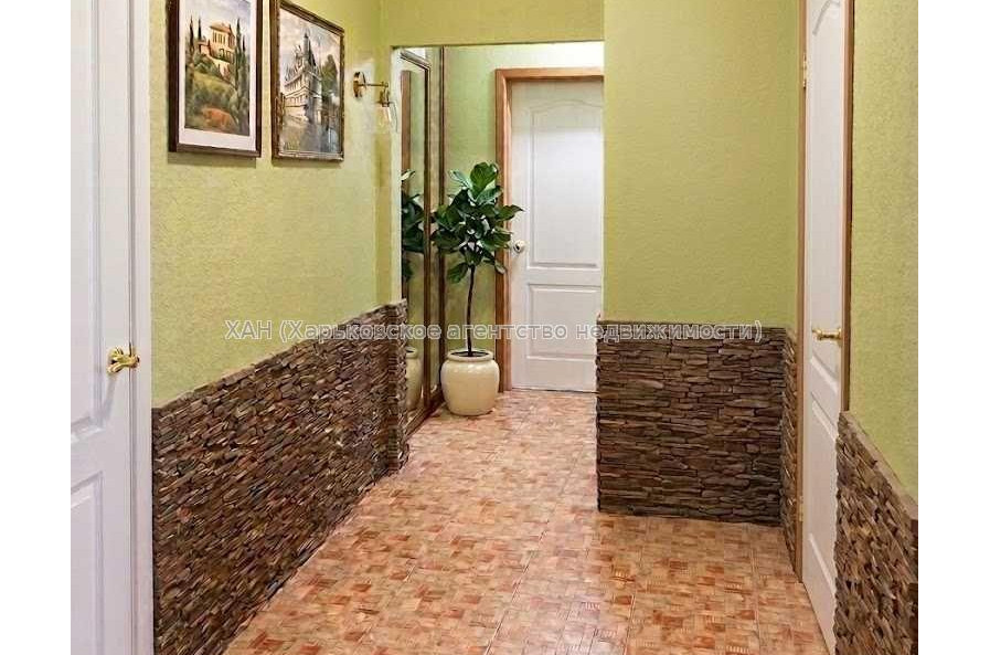 Продам квартиру, Александровский просп. , 2 кім., 65 м², капитальный ремонт 