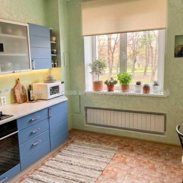 Продам квартиру, Александровский просп. , 2  ком., 65 м², капитальный ремонт 