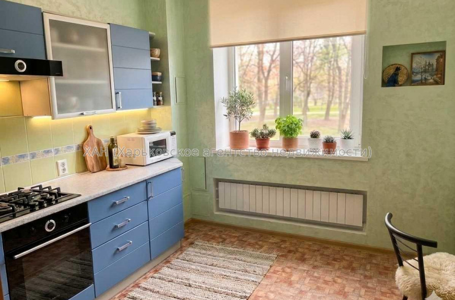 Продам квартиру, Александровский просп. , 2  ком., 65 м², капитальный ремонт 
