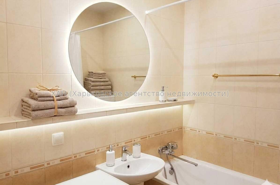 Продам квартиру, Александровский просп. , 2  ком., 65 м², капитальный ремонт 