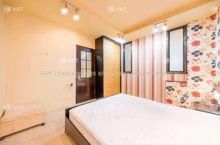 Продам квартиру, Соборности Украины ул. , 2 кім., 40 м², капитальный ремонт 