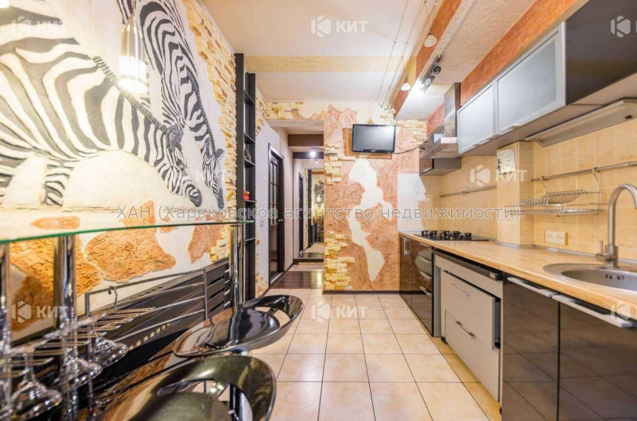 Продам квартиру, Соборности Украины ул. , 2 кім., 40 м², капитальный ремонт 