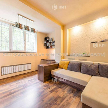 Продам квартиру, Соборности Украины ул. , 2 кім., 40 м², капитальный ремонт 