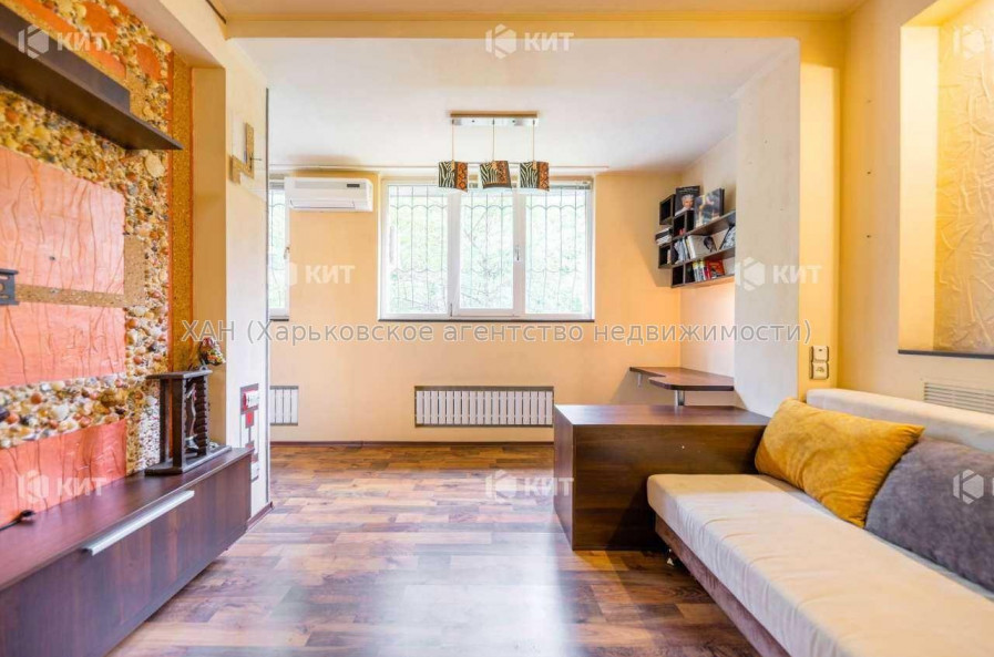 Продам квартиру, Соборности Украины ул. , 2 кім., 40 м², капитальный ремонт 