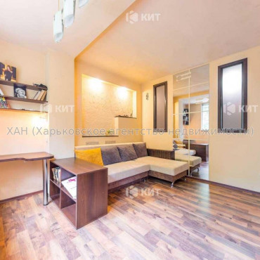 Продам квартиру, Соборности Украины ул. , 2 кім., 40 м², капитальный ремонт 