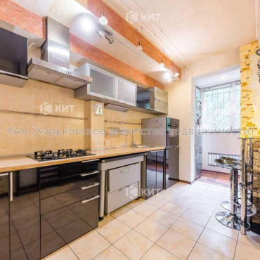 Продам квартиру, Соборности Украины ул. , 2 кім., 40 м², капитальный ремонт 