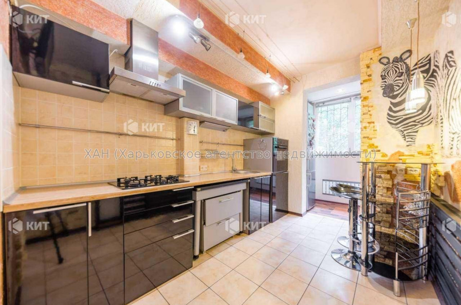 Продам квартиру, Соборности Украины ул. , 2 кім., 40 м², капитальный ремонт 