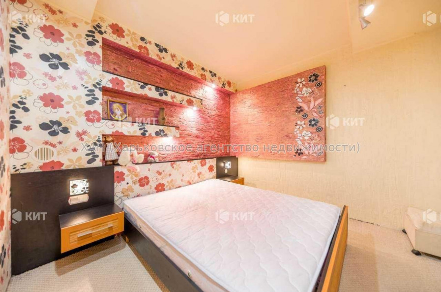 Продам квартиру, Соборности Украины ул. , 2 кім., 40 м², капитальный ремонт 