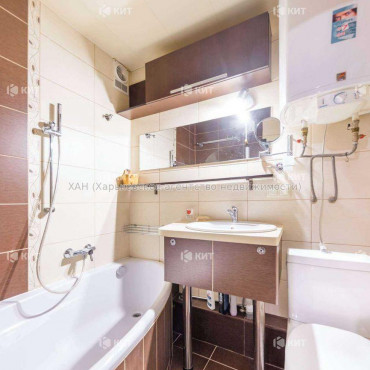 Продам квартиру, Соборности Украины ул. , 2 кім., 40 м², капитальный ремонт 