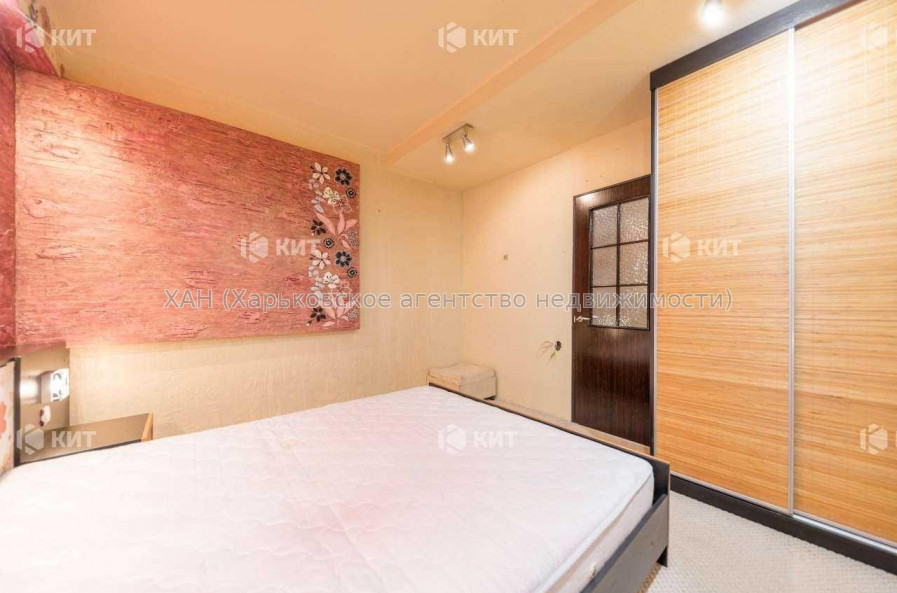 Продам квартиру, Соборности Украины ул. , 2 кім., 40 м², капитальный ремонт 