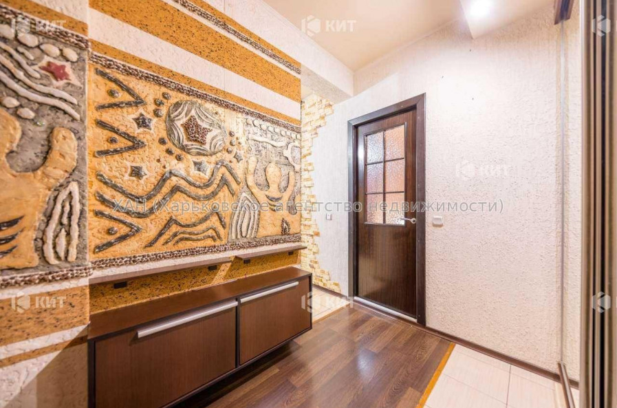 Продам квартиру, Соборности Украины ул. , 2 кім., 40 м², капитальный ремонт 